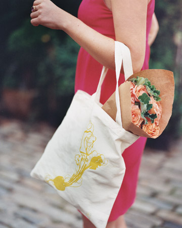 detalle regala una bolsa para guardar los regalos de los invitados